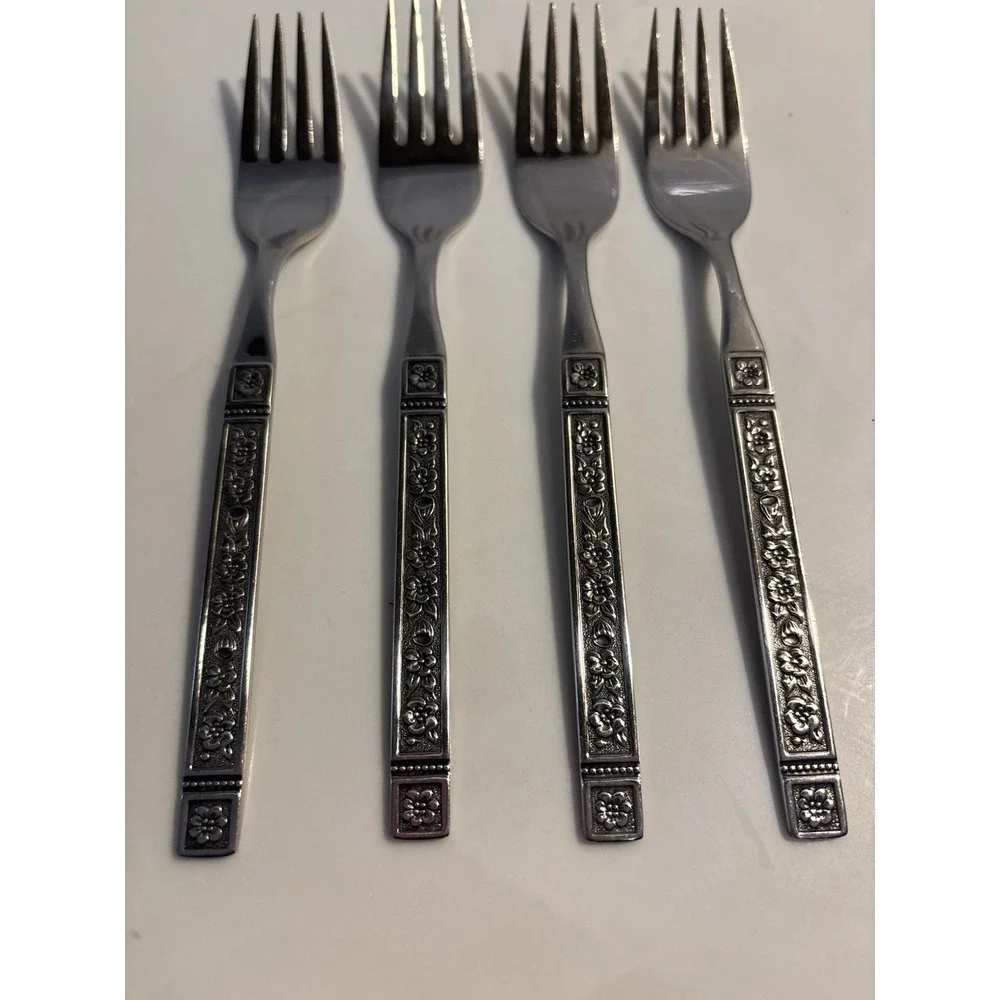 4 Oneida Ltd / Wm A Rogers Deluxe Stainless Dinner Flatware Replacement Pieces